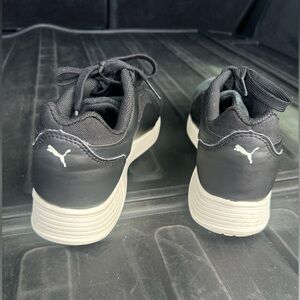 PUMA SNEAKERS size 7.5